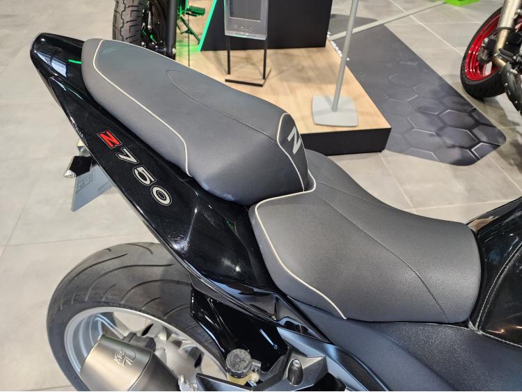 KAWASAKI Z750