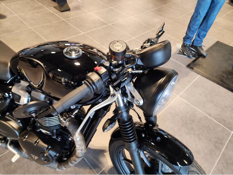 TRIUMPH STREET TWIN  900 EN A2 PREPA CAFE RACER