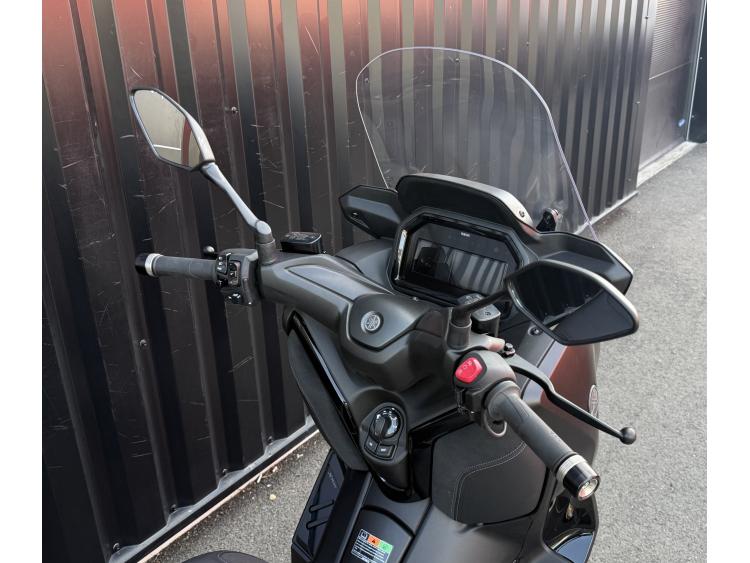 XMAX 125 TECH MAX +