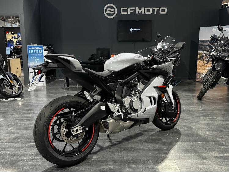 CF MOTO 675 SR-R DISPO A L'ESSAI