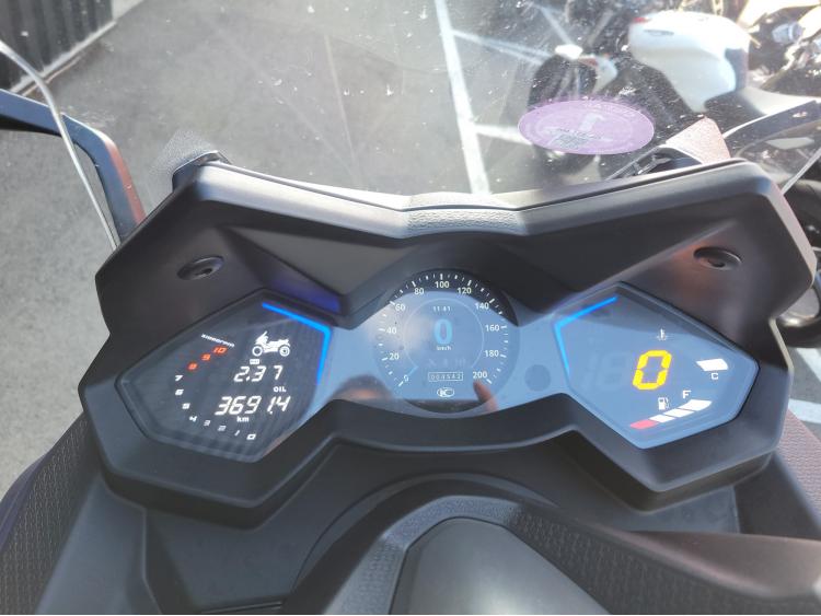 KYMCO AK 550