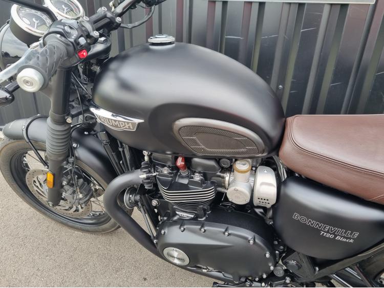 TRIUMPH BONNEVILLE T120 BLACK