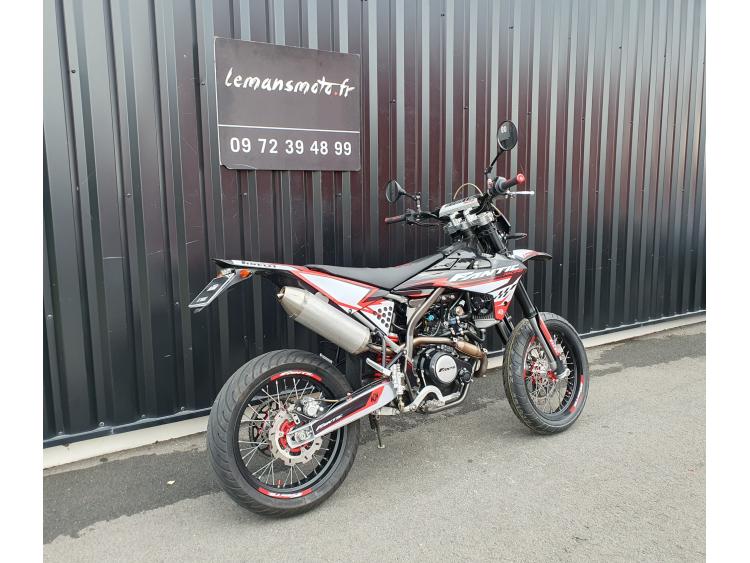 FANTIC XMF 125 SUPERMOTARD  1 ERE MAIN